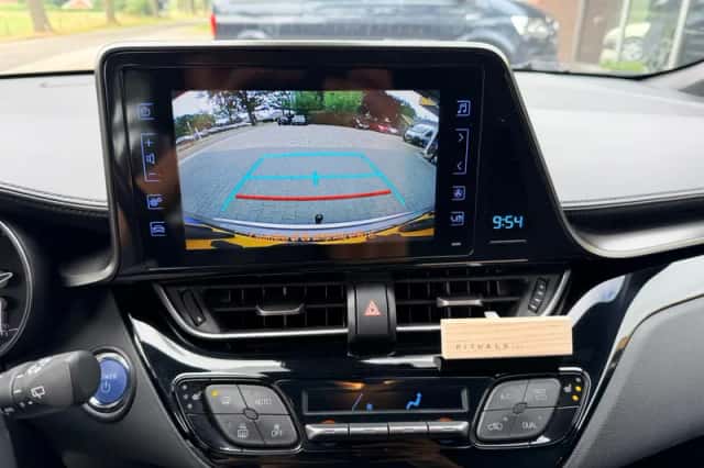 Toyota C-HR (2020) thumbnail 4