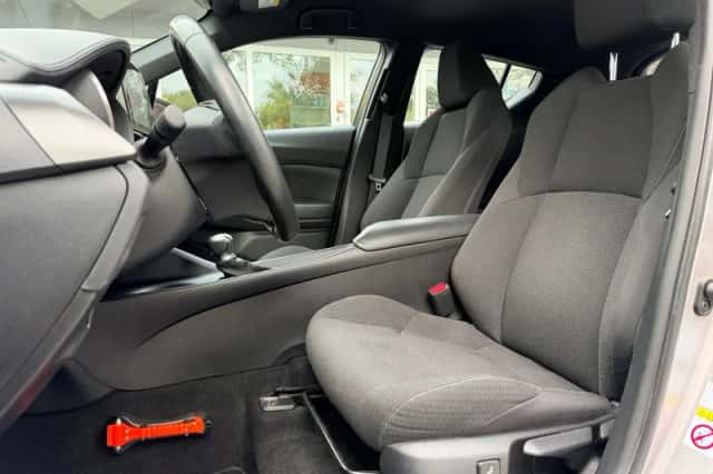 Toyota C-HR (2020) thumbnail 6