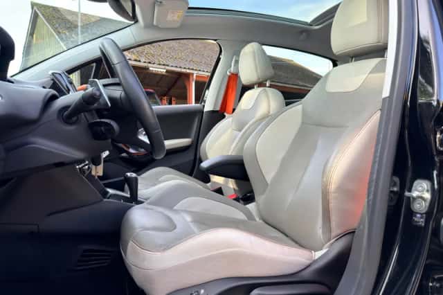 Peugeot 208 (2014) thumbnail 2