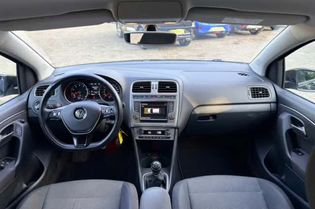 Volkswagen Polo (2015) thumbnail 2