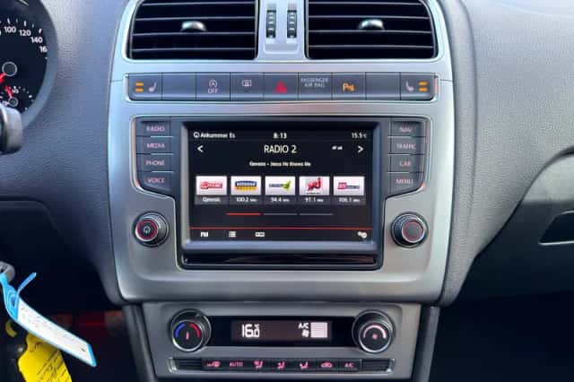 Volkswagen Polo (2015) thumbnail 4
