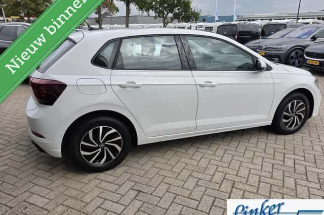 Volkswagen Polo (2022) thumbnail 3