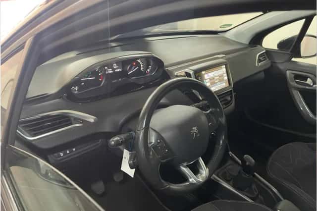 Peugeot 2008 (2016) thumbnail 5