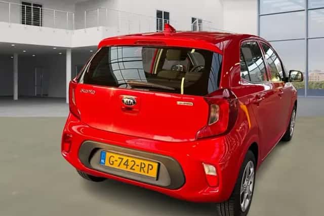 MINI Cooper (2017) thumbnail 2