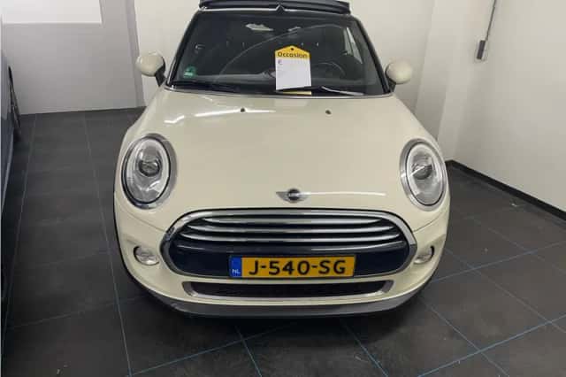 MINI Cooper (2017) thumbnail 4