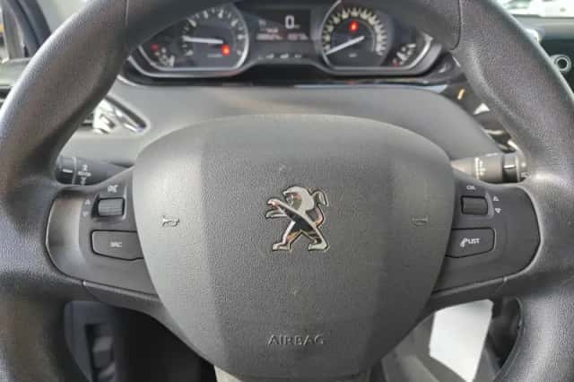 Peugeot 208 (2016) thumbnail 6