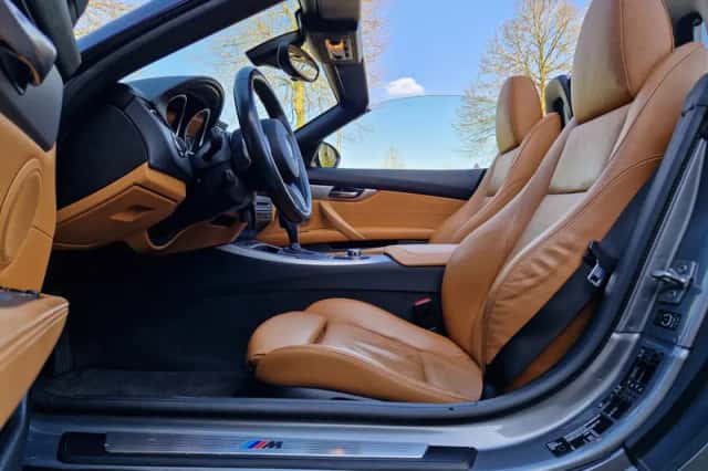 BMW Z4 (2011) thumbnail 3