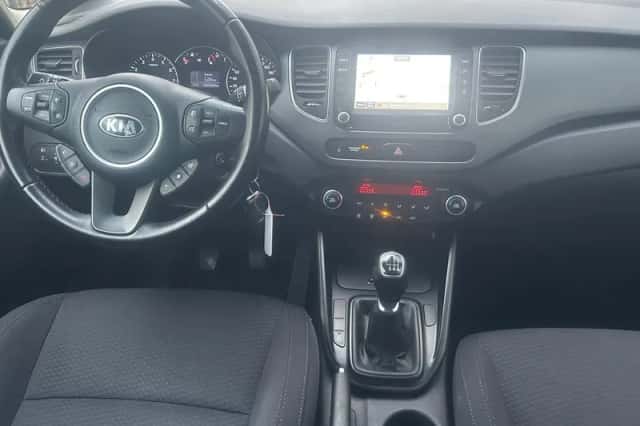 Kia Carens (2017) thumbnail 4