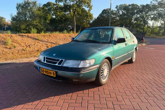 Saab 900 (1993) thumbnail 2