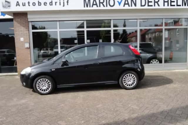 Fiat Grande Punto (2011) thumbnail 2