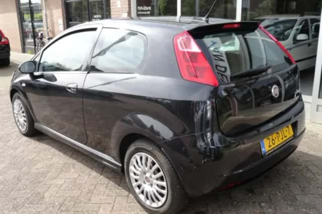 Fiat Grande Punto (2011) thumbnail 3