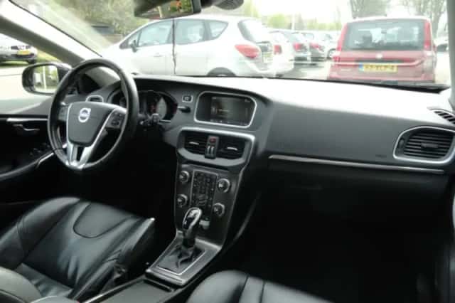 Volvo V40 (2014) thumbnail 5