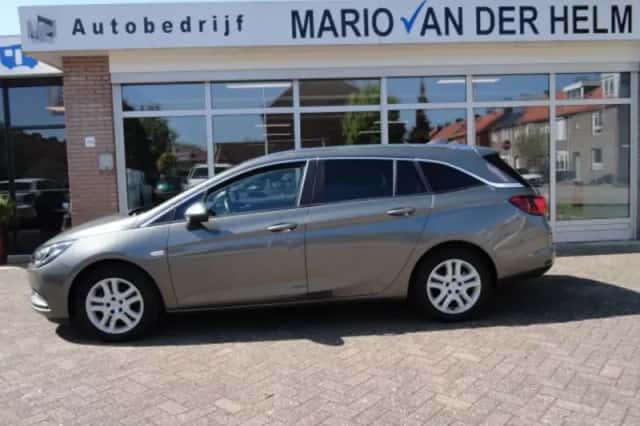 Opel Astra (2018) thumbnail 2