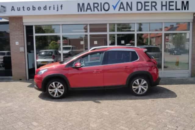 Peugeot 2008 (2017) thumbnail 2