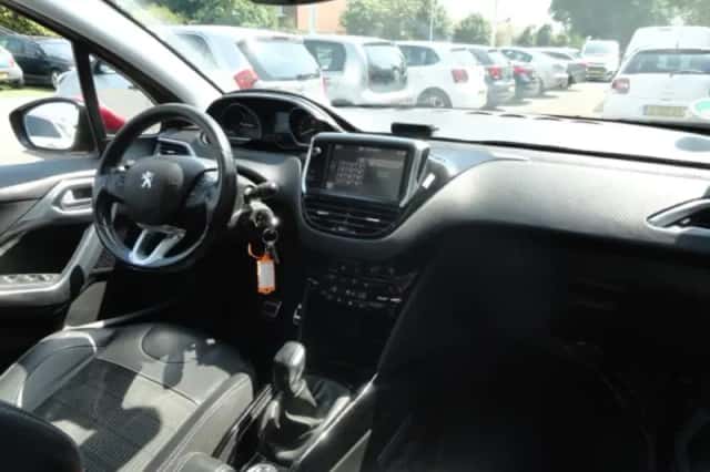 Peugeot 2008 (2017) thumbnail 5