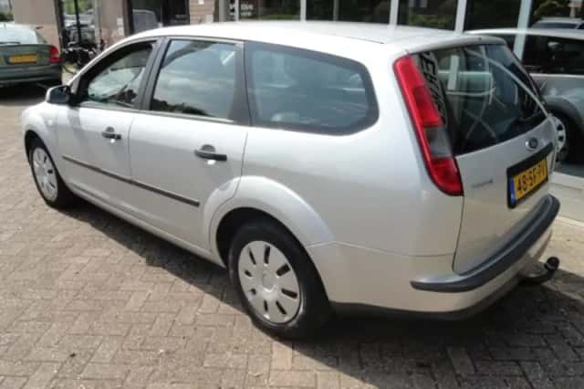 Ford Focus (2006) thumbnail 3
