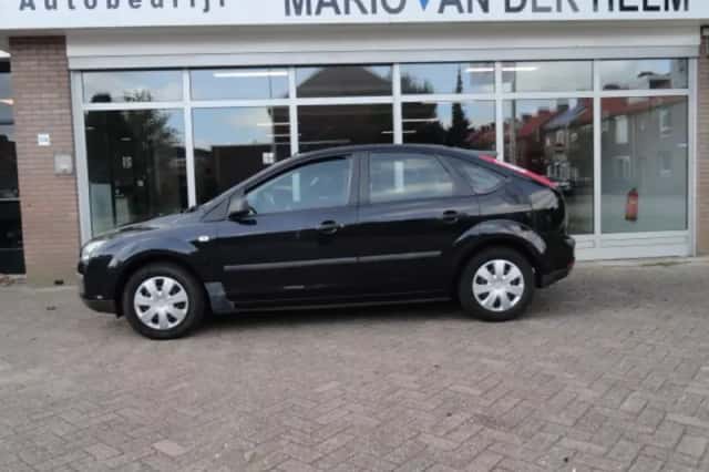 Ford Focus (2006) thumbnail 2