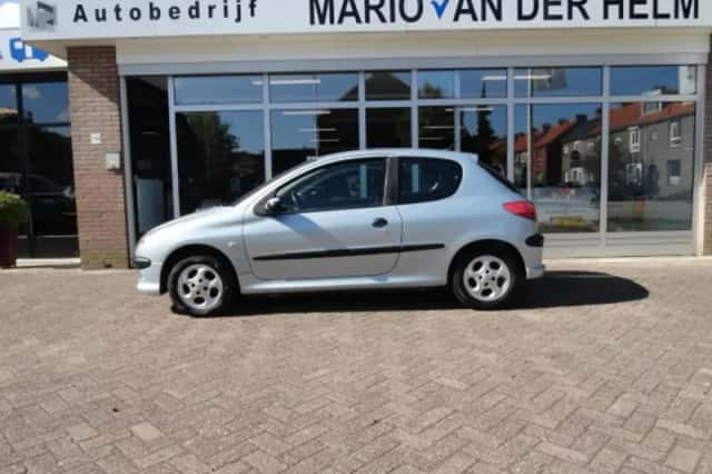 Peugeot 206 (2003) thumbnail 2