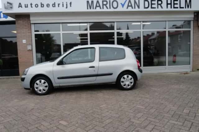 Renault Clio (2003) thumbnail 2
