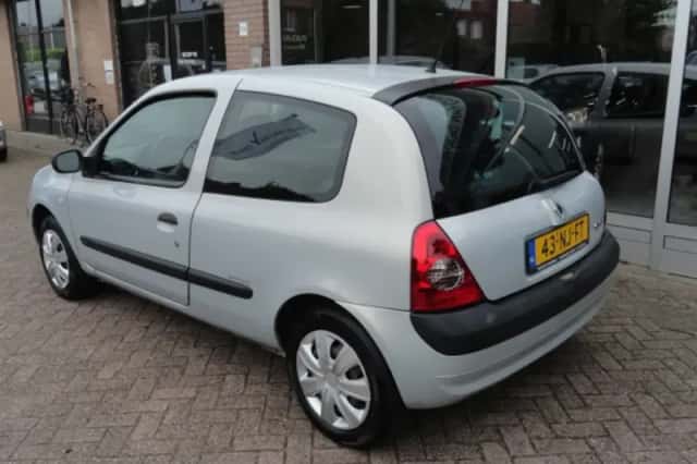 Renault Clio (2003) thumbnail 3