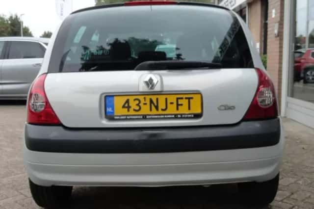 Renault Clio (2003) thumbnail 4
