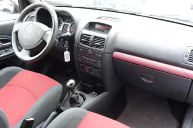 Renault Clio (2003) thumbnail 5