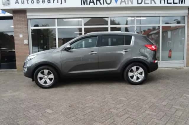 Kia Sportage (2012) thumbnail 2