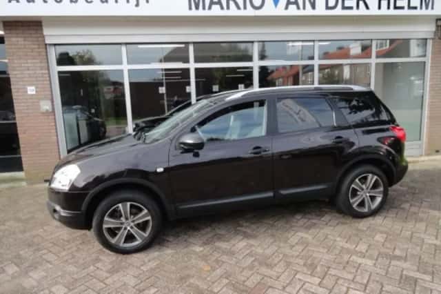 Nissan Qashqai (2009) thumbnail 2
