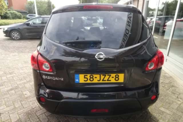 Nissan Qashqai (2009) thumbnail 4