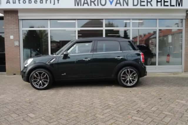 MINI Countryman (2011) thumbnail 2