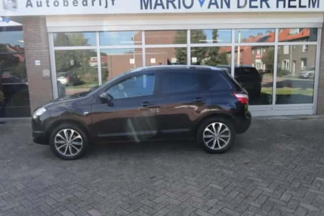 Nissan Qashqai (2010) thumbnail 2