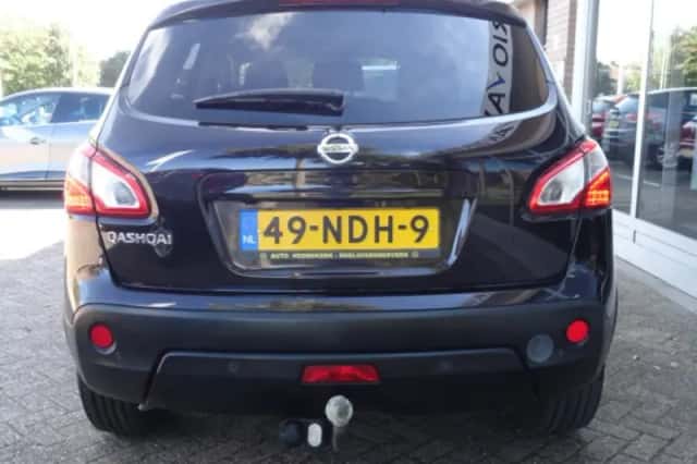 Nissan Qashqai (2010) thumbnail 4