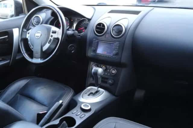 Nissan Qashqai (2010) thumbnail 5