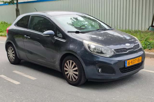 Kia Rio (2013) thumbnail 3