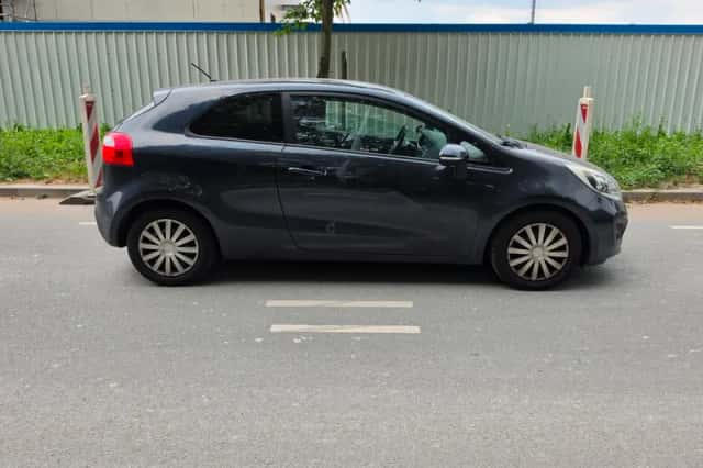 Kia Rio (2013) thumbnail 4