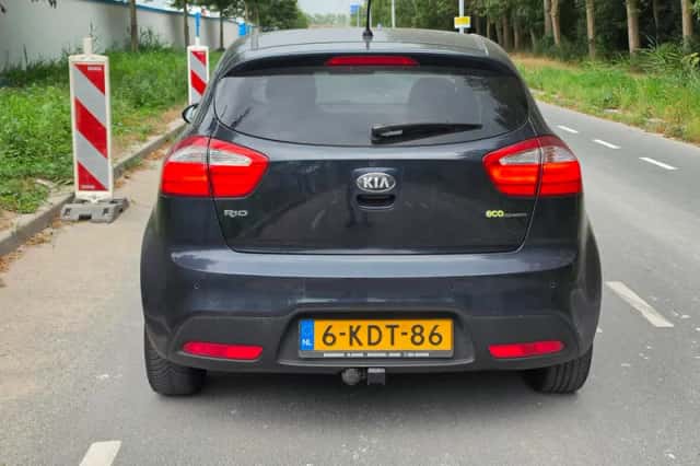 Kia Rio (2013) thumbnail 6