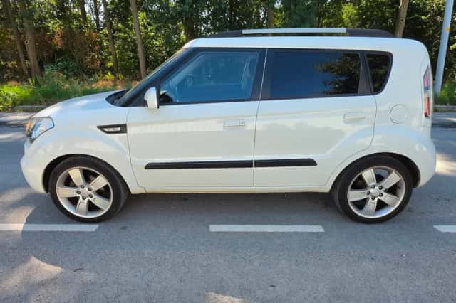 Kia Soul (2009) thumbnail 4