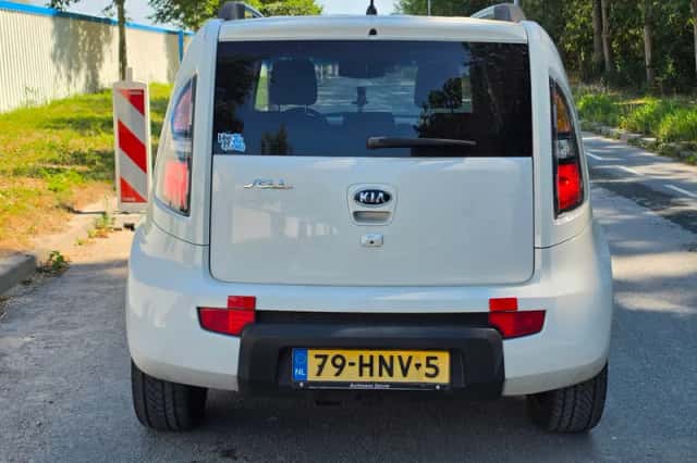 Kia Soul (2009) thumbnail 6