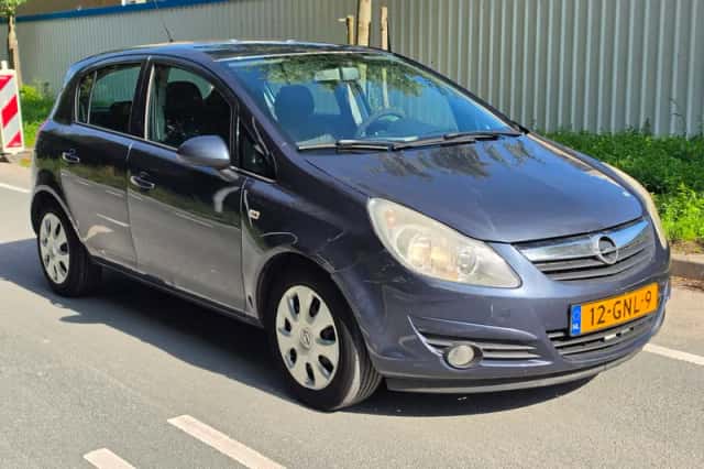 Opel Corsa (2008) thumbnail 3