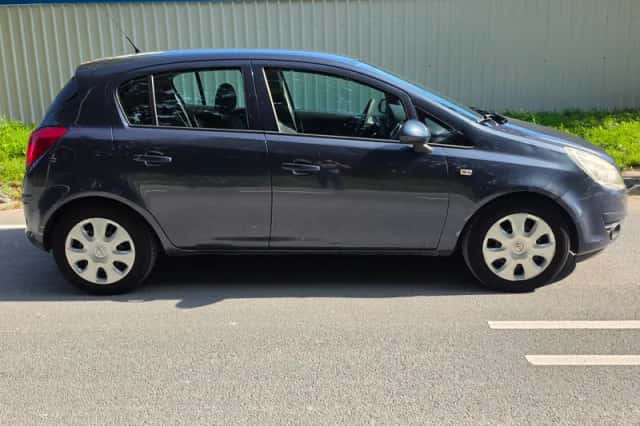 Opel Corsa (2008) thumbnail 4