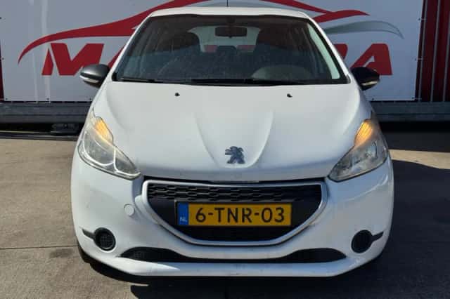 Peugeot 208 (2014) thumbnail 2