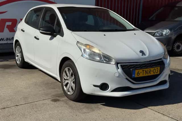 Peugeot 208 (2014) thumbnail 3