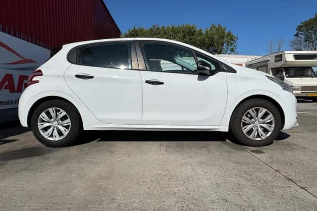 Peugeot 208 (2014) thumbnail 4