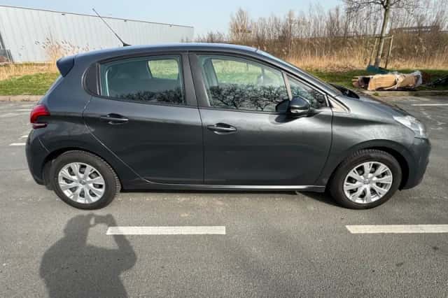 Peugeot 208 (2016) thumbnail 4