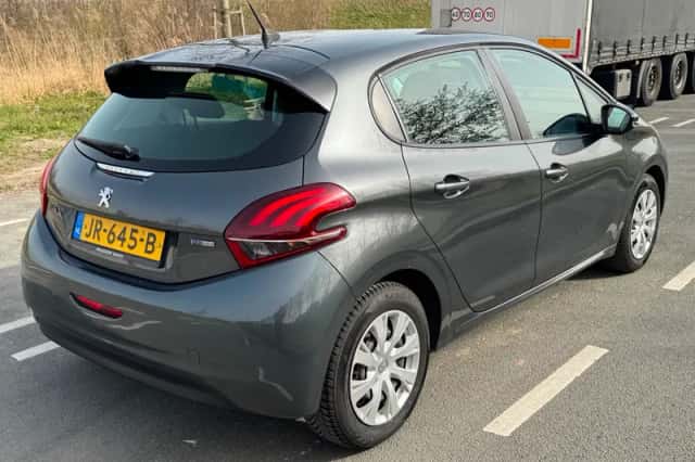 Peugeot 208 (2016) thumbnail 5