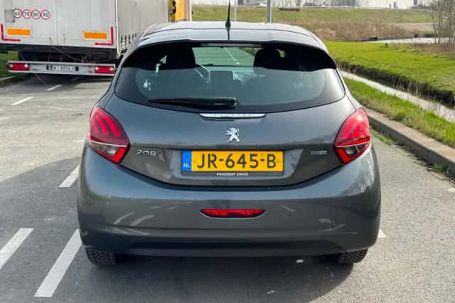Peugeot 208 (2016) thumbnail 6