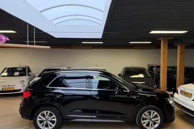 Audi Q3 (2021) thumbnail 6