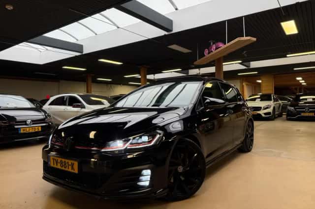 Volkswagen Golf (2017) thumbnail 2
