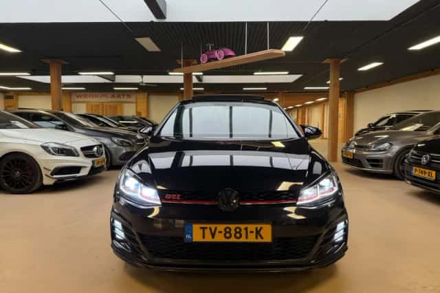 Volkswagen Golf (2017) thumbnail 3