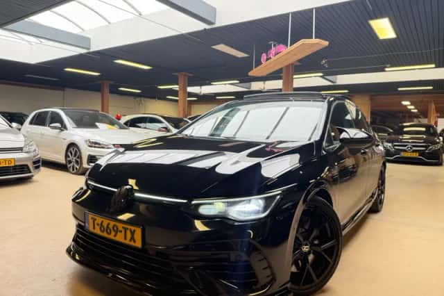 Volkswagen Golf (2021) thumbnail 2